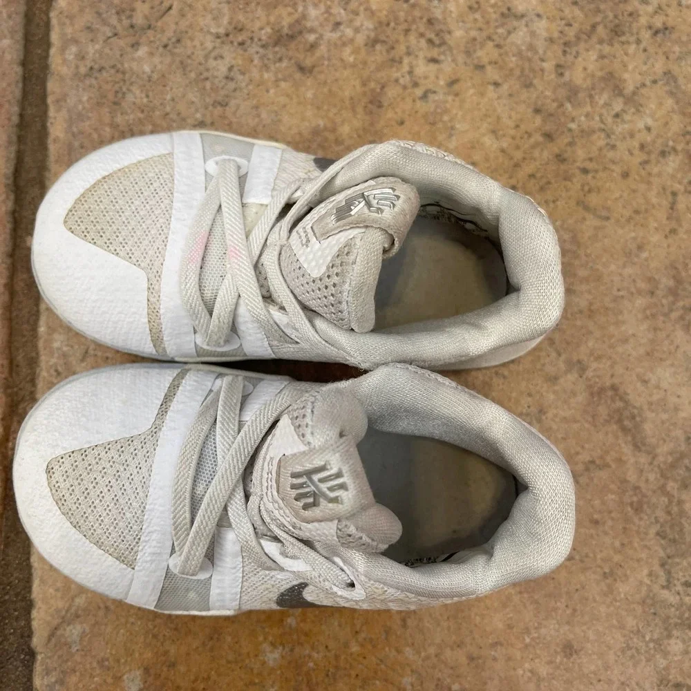Toddler Kyrie Irving Nike Shoes size 6